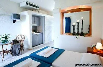 فندق Daphne Club 3*