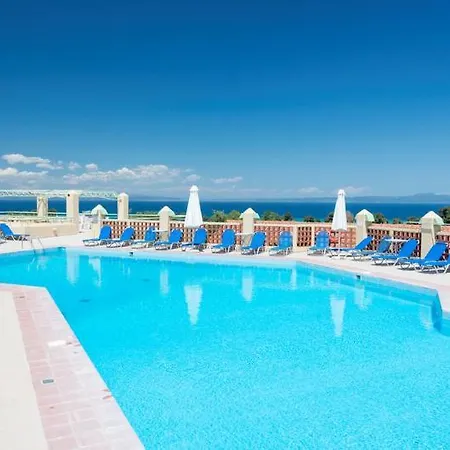 فندق Daphne Club 3*