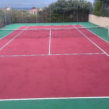 فندق Daphne Club 3*