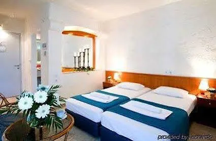Hotel Daphne Club