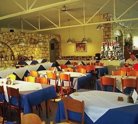 Daphne Club 3*