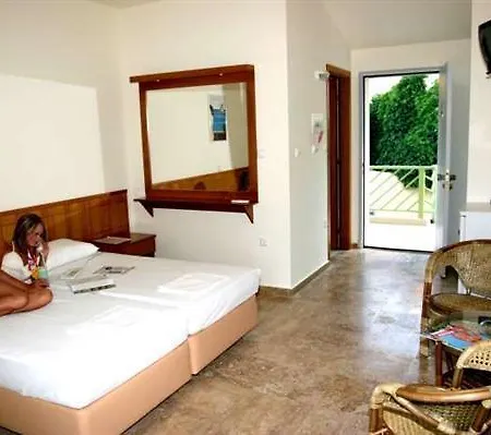 Hotel Daphne Club