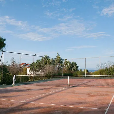Daphne Club Hotel