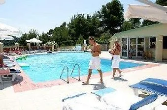 Daphne Club 3*