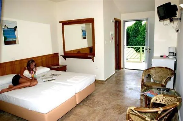 Hotel Daphne Club