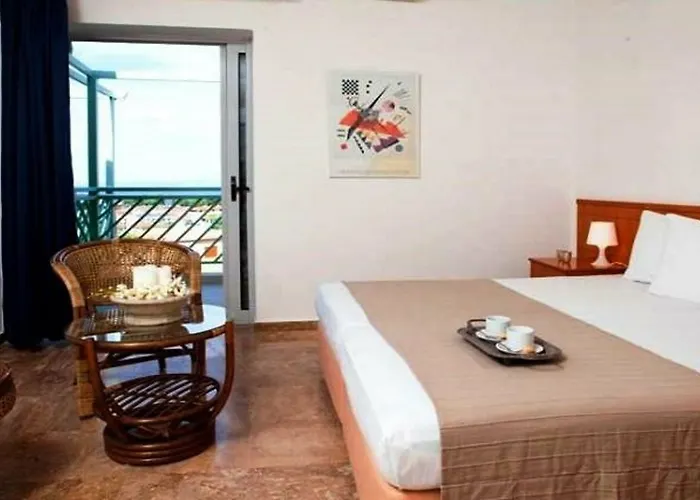 Hotel Daphne Club